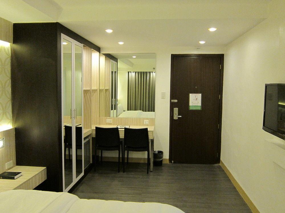 The Charter House 2*