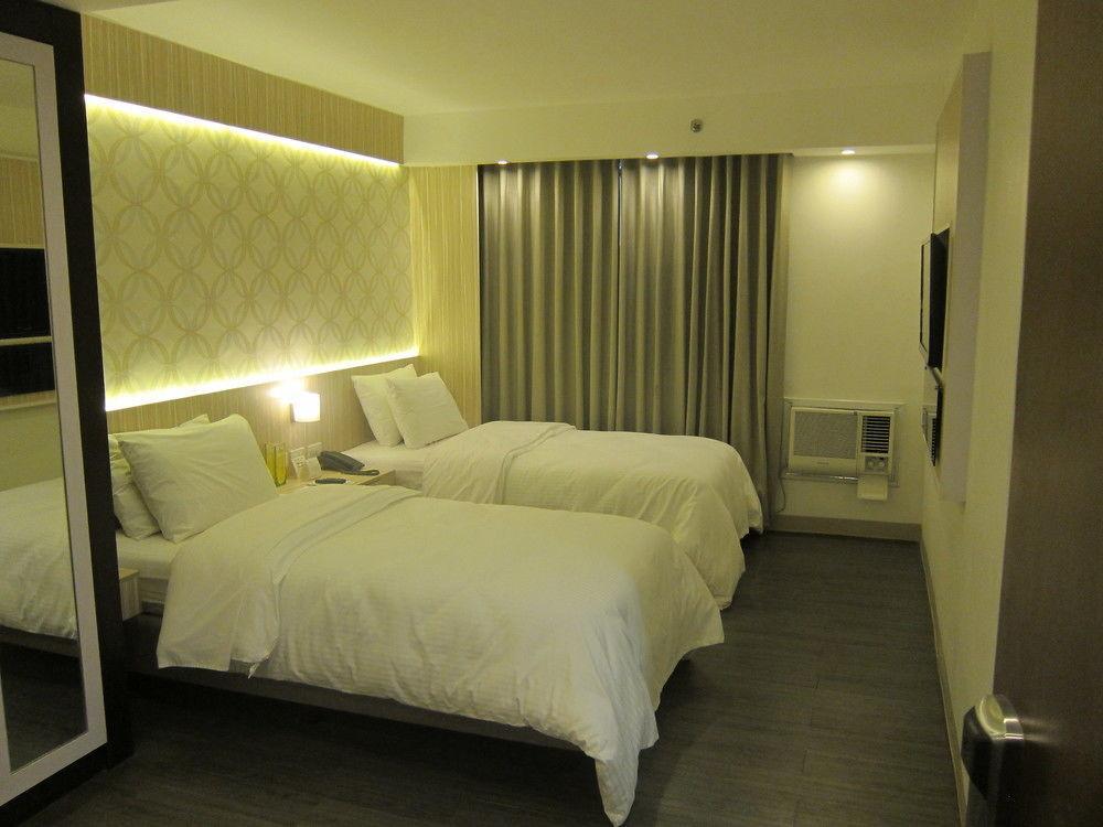 Hotel The Charter House 2*