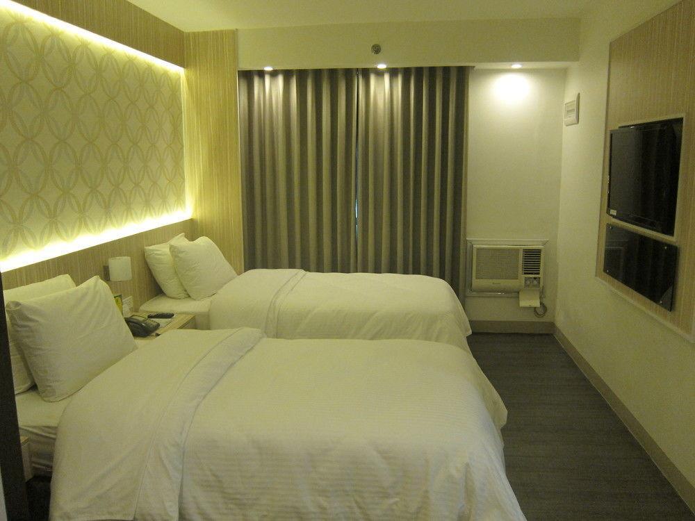 Hotel The Charter House 2*